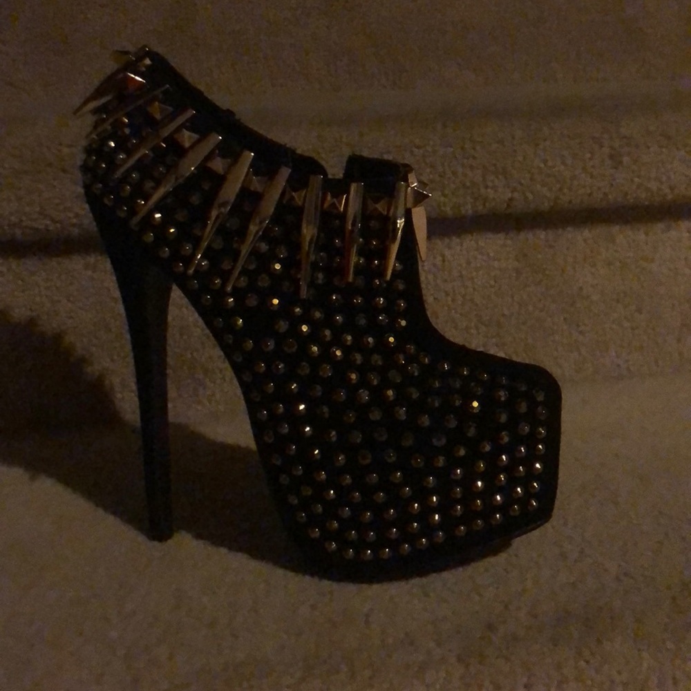 Brand new Black and Gold spike stiletto